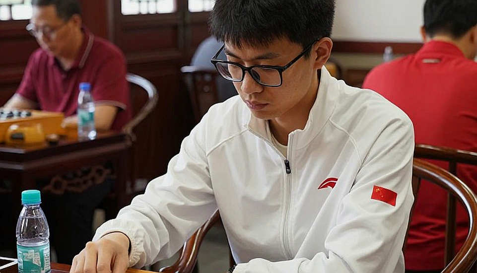 Carlsen trở lại, Gukesh bỏ cuộc: Cơn sốt cờ vua Ấn Độ và cái bẫy thể lực