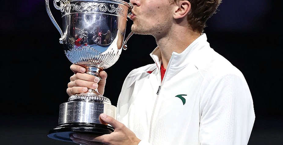 Rybakina giao bóng vào sân 29% vẫn thắng set: lỗ hổng của Sabalenka nằm ở quyền trả giao bóng